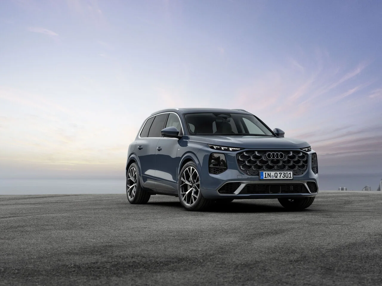 Новый Audi Q7: третье поколение с гибридной технологией MHEV plus и цифровыми OLED-фонарями