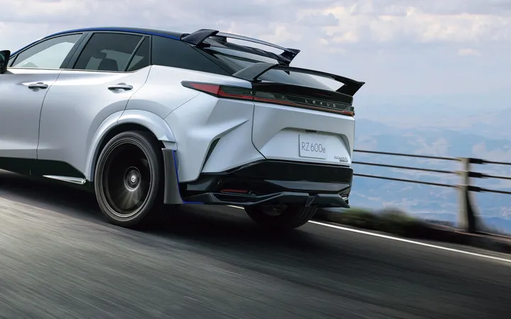 Lexus представит спецверсию RZ 600e F SPORT Performance