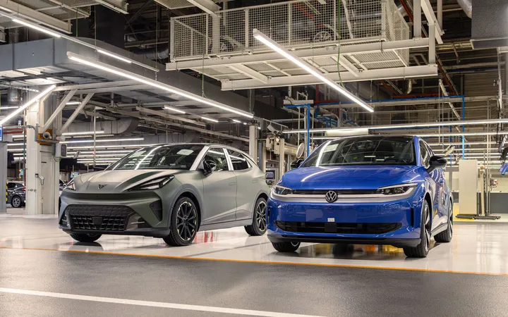 SEAT и CUPRA начали производство электромобилей CUPRA Raval и Volkswagen ID. Polo в Марторелле