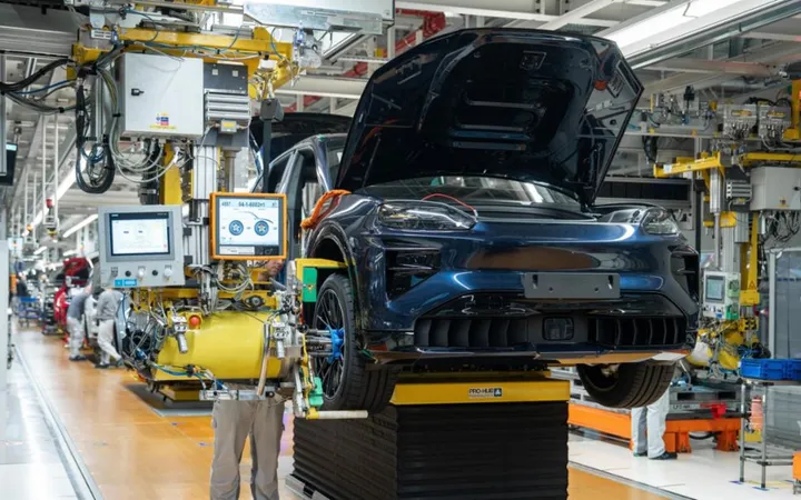 Porsche запускает собственное производство батарей для электрического Cayenne