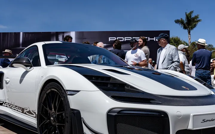 Porsche на Monterey Car Week 2026: уникальный Flachbau RS и возвращение «механики» на 911 Carrera S
