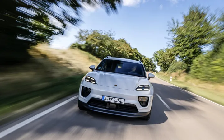 Porsche расширяет стандартное оснащение электрического Macan и вводит пакет Advanced Package