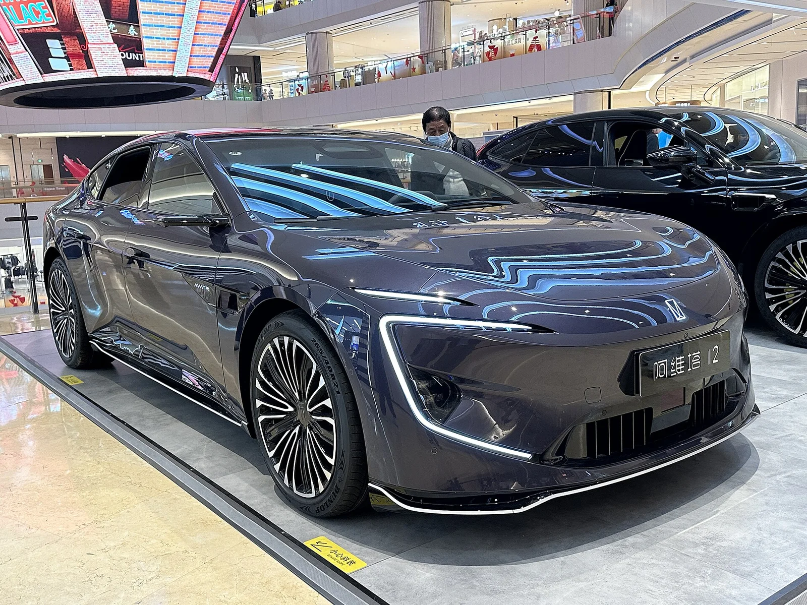 Китайский автопром преодолел отметку в 30 миллионов автомобилей: юбилейным стал Avatr 12