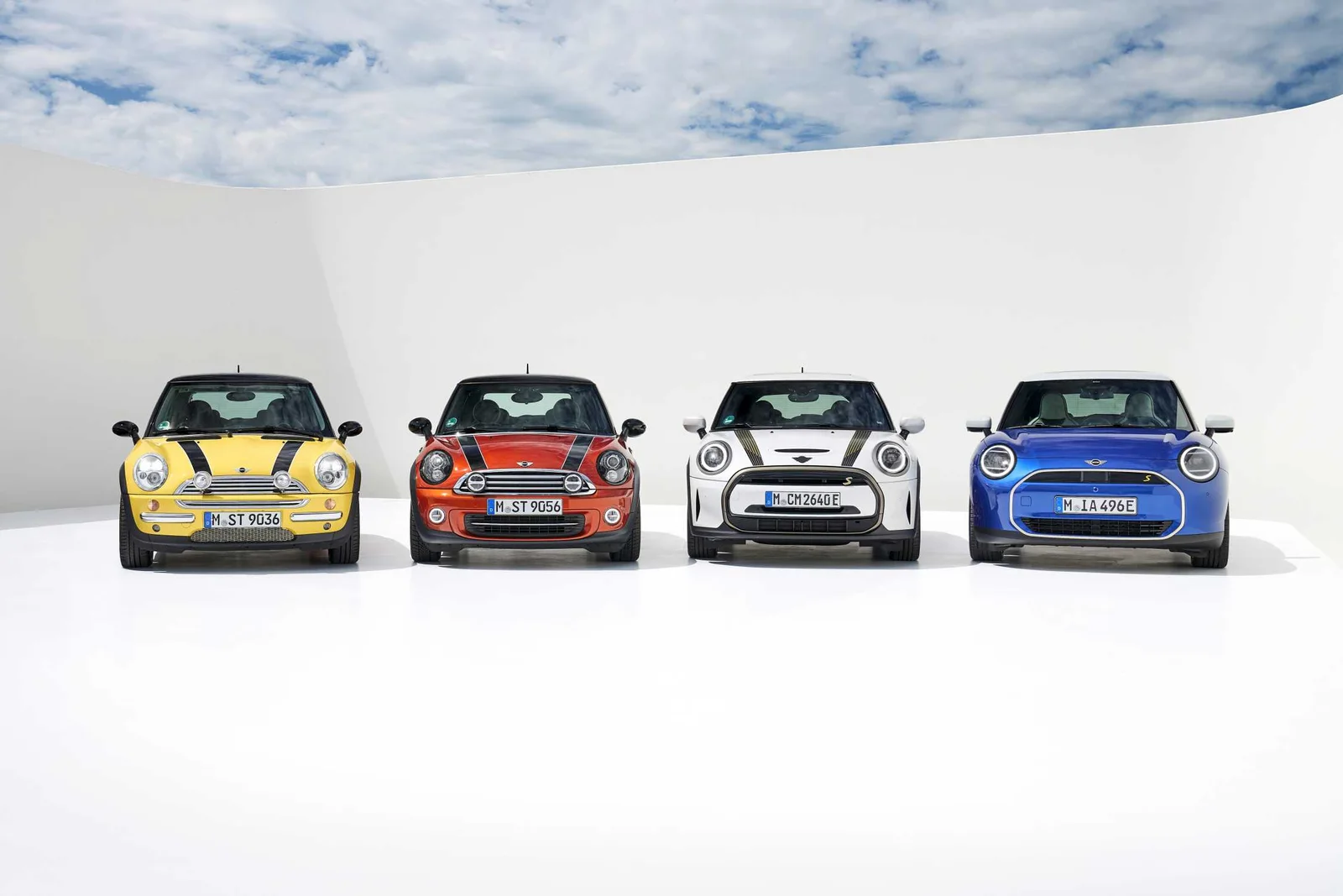 MINI отмечает 25-летие дизайна в составе BMW Group: от классики к новой иконе