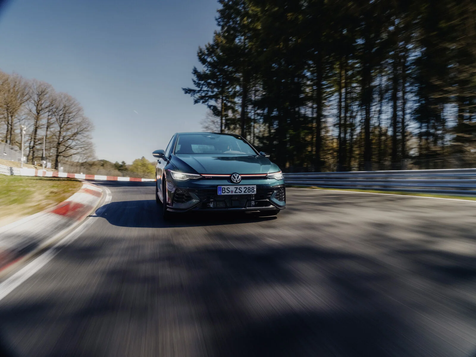 Volkswagen Golf GTI Edition 50 установил рекорд Нюрбургринга среди переднеприводных серийных авто