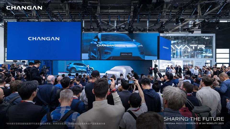 Avatr 06 2026 — SEDAN