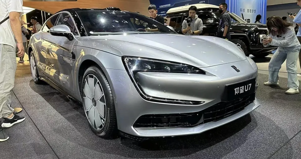 BYD Yangwang U7 2026 — Седан