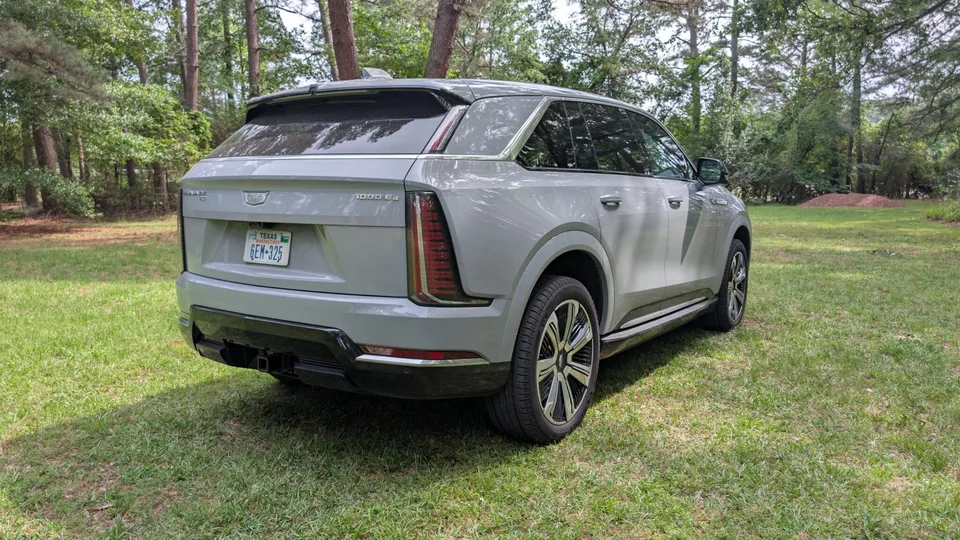 Cadillac Escalade iQ 2026 — SUV / кроссовер