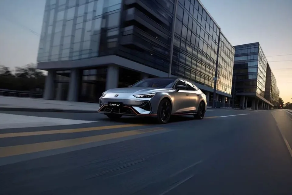 Changan UNI-V 2026 — Лифтбек
