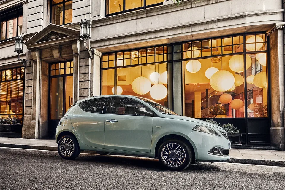 Lancia Ypsilon 2014 — HATCHBACK_5_DOORS