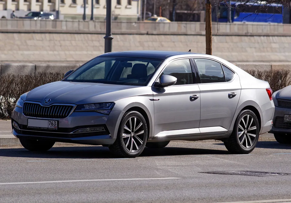 Škoda Superb 2026 — LIFTBACK