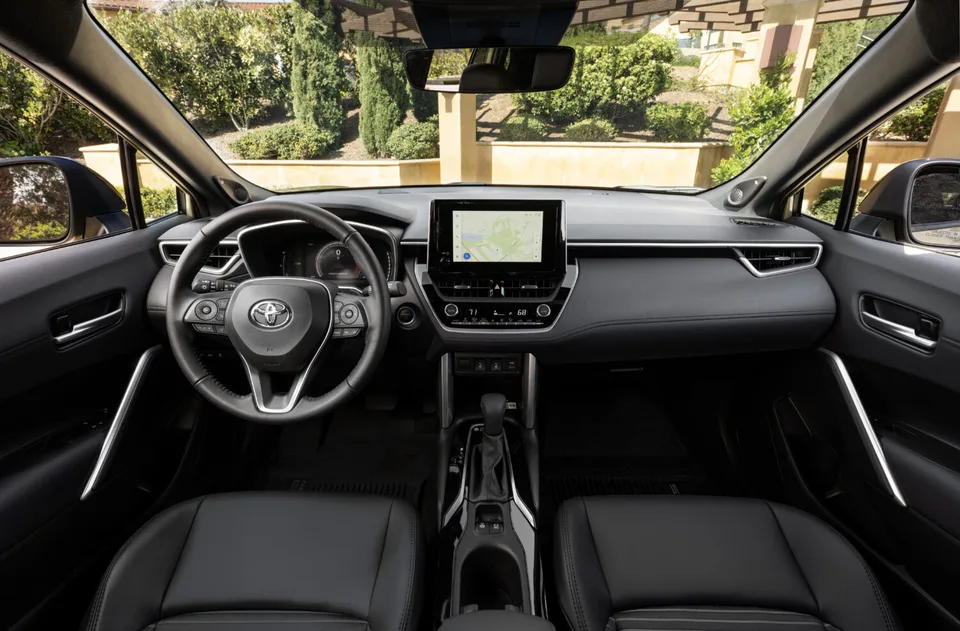 Toyota Corolla 2024 — HATCHBACK_5_DOORS