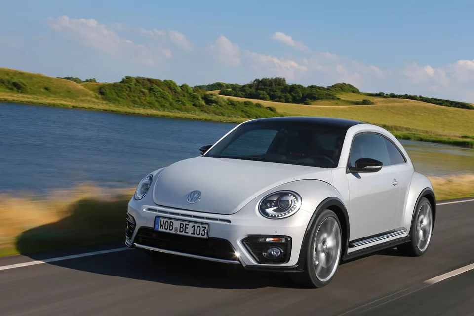 Volkswagen Beetle 2017 — HATCHBACK_3_DOORS