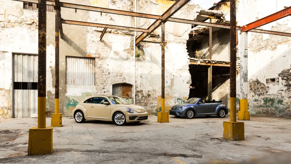 Volkswagen Beetle 2019 — HATCHBACK_3_DOORS