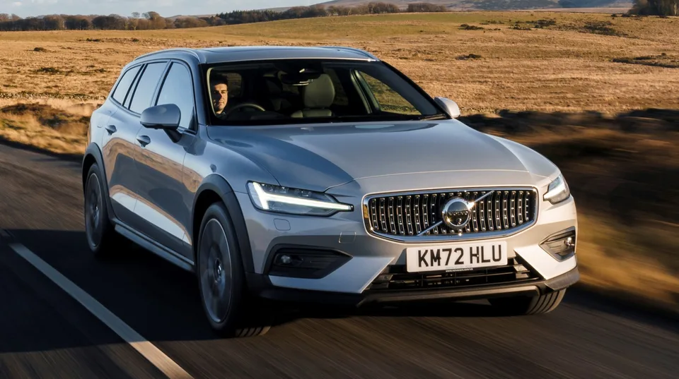 Volvo V60 Cross Country 2026 — Универсал