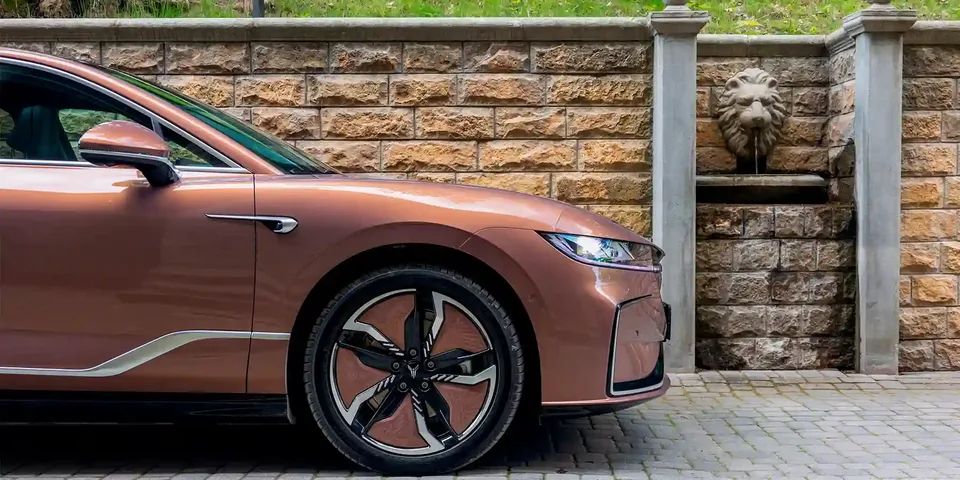 Voyah Passion 2023 — SEDAN
