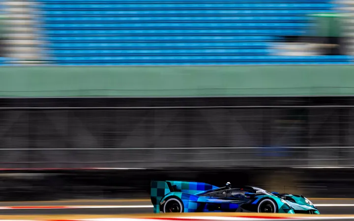 Aston Martin Valkyrie Hypercar впервые протестировали на трассе Сильверстоун