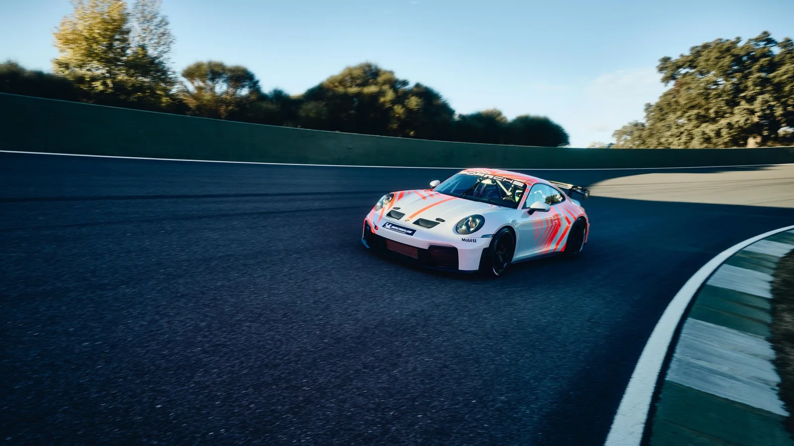 Porsche представила 911 Challenge: новый входной билет в клиентский автоспорт