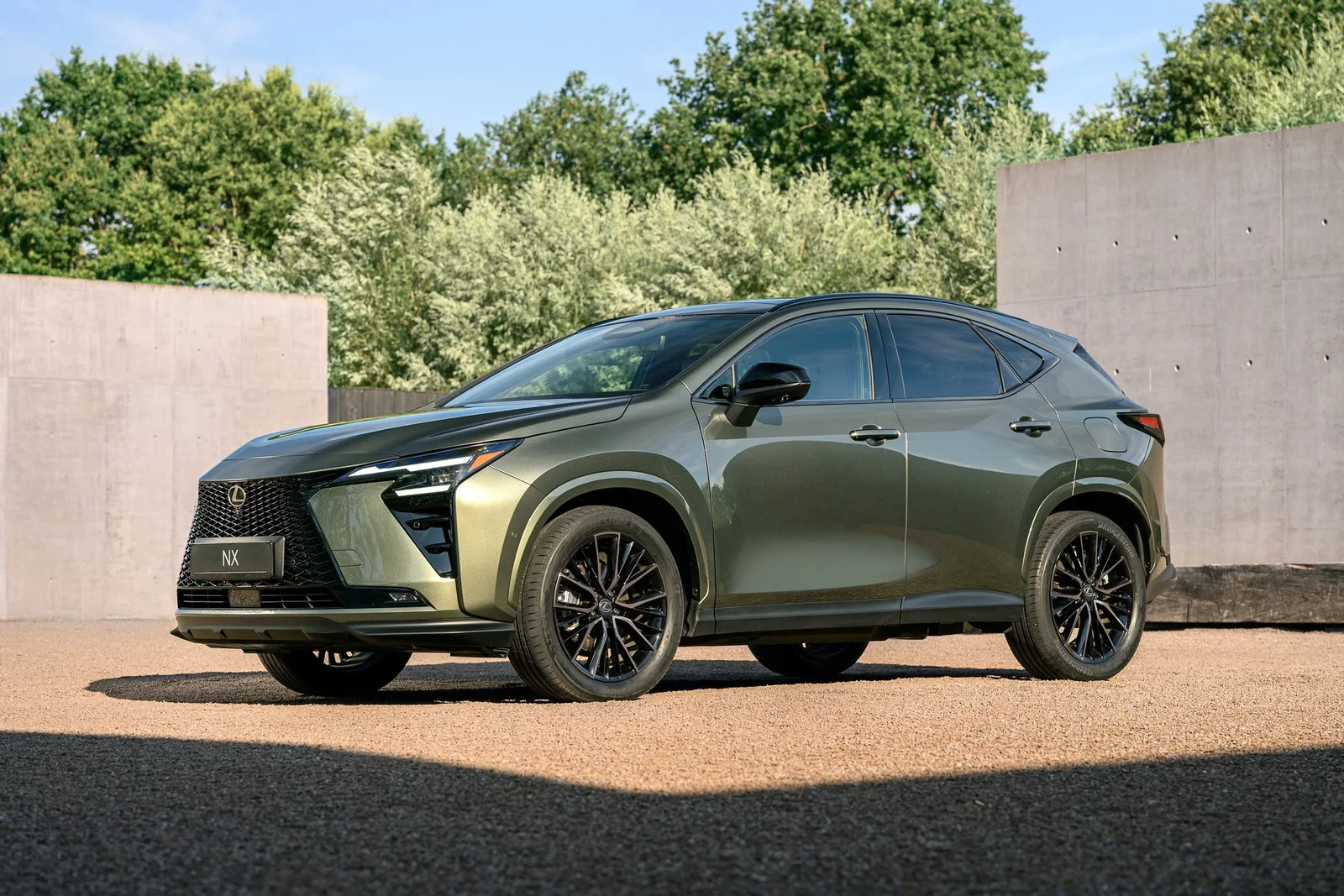 Lexus NX 2027 года: полностью электрифицированная линейка, гибрид и подключаемый гибрид