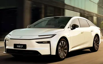 Toyota bZ7 2026 года: какой запас хода выбрать — 600 или 700 км?