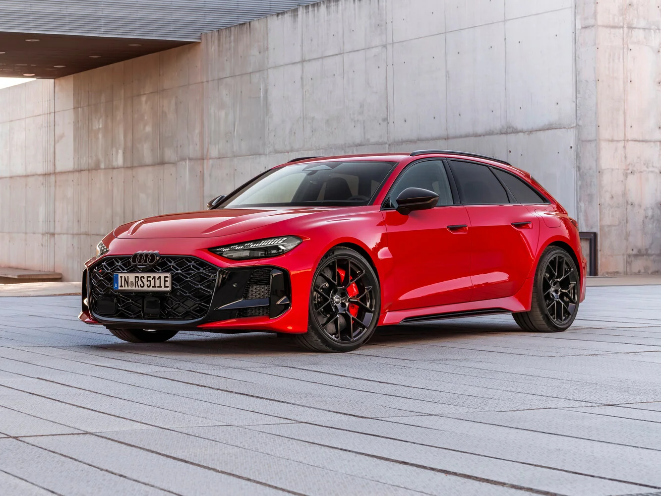 Audi RS 5 2026 года: гибридная мощь и практичность в кузове лифтбек или универсал