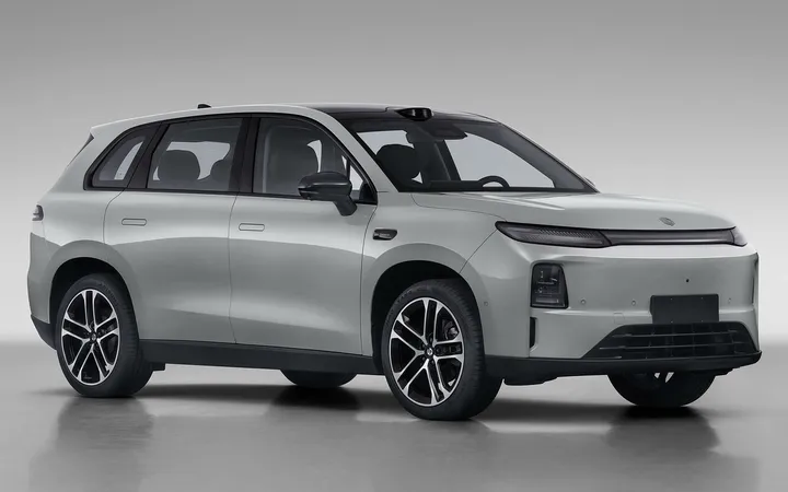 Leapmotor C10 2026 года: выбираем между быстрой зарядкой EV 605 и гибридом EREV 210