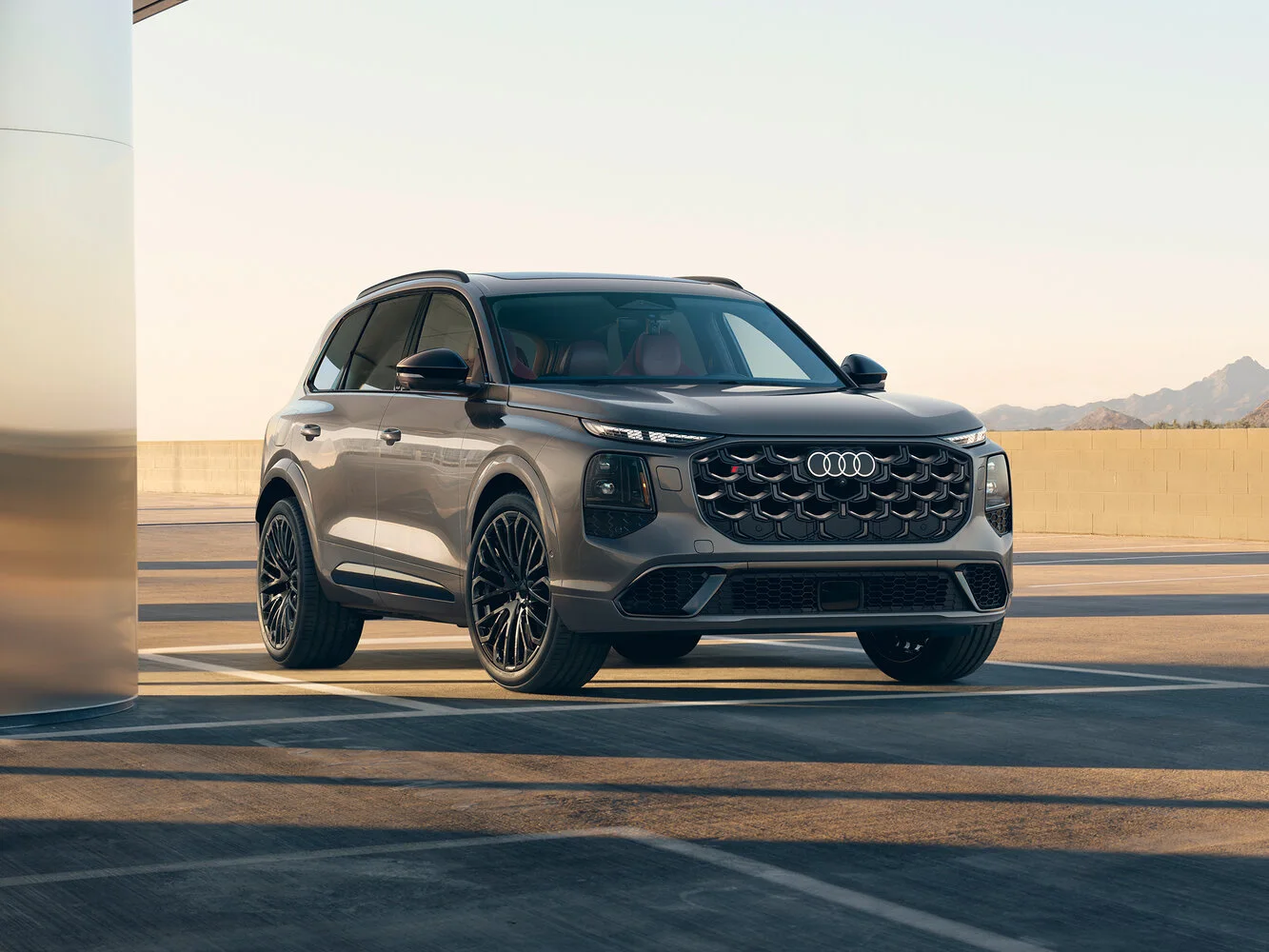 Audi SQ7 2026 года: выбор версии и сравнение с конкурентами