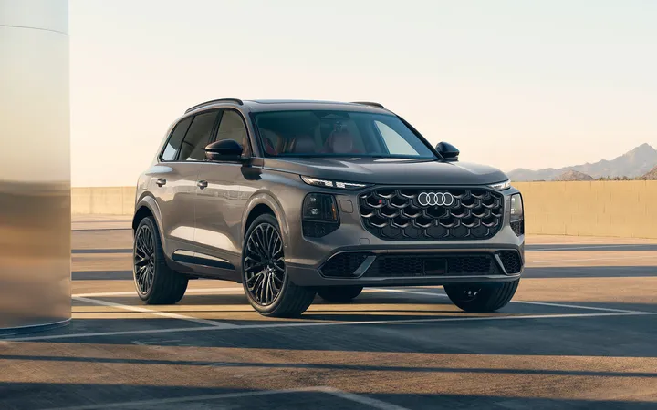 Audi SQ7 2026 года: выбор версии и сравнение с конкурентами