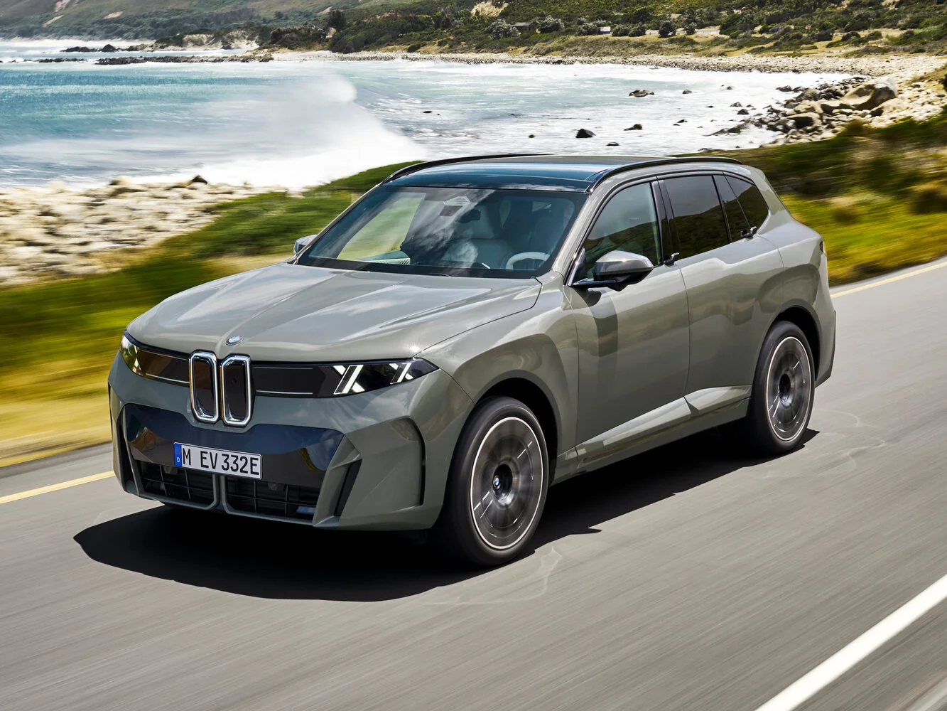 BMW iX5 2026 года: какой электрический кроссовер выбрать и почему