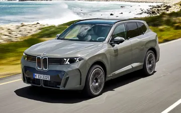 BMW iX5 2026 года: какой электрический кроссовер выбрать и почему