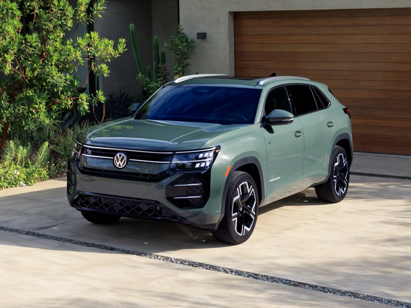 Volkswagen Atlas Cross Sport 2026 года: просторный пятиместный кроссовер с мощным турбомотором