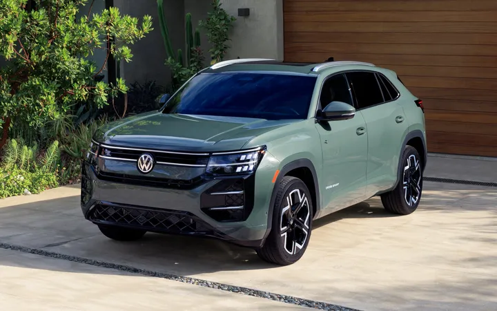 Volkswagen Atlas Cross Sport 2026 года: просторный пятиместный кроссовер с мощным турбомотором