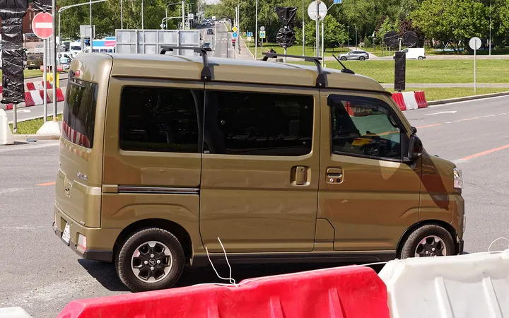 Daihatsu представила первые серийные электромобили e-Hijet Cargo и e-Atrai