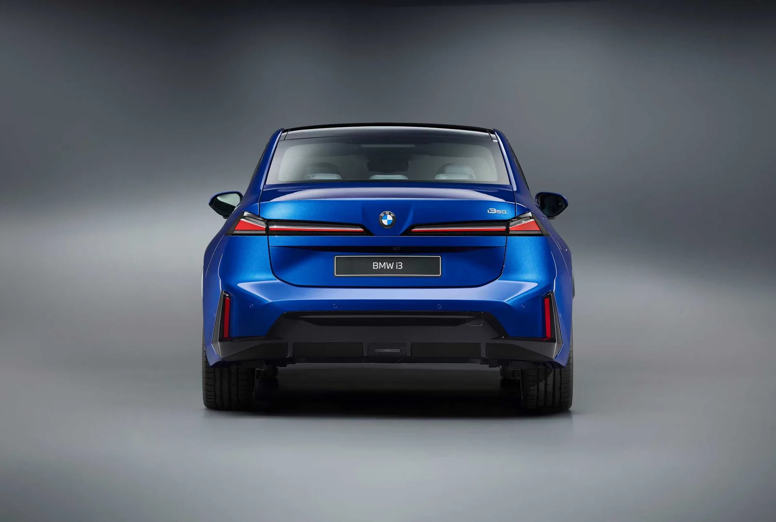 BMW i3 2026 года: обзор электромобиля с запасом хода 900 км и полным приводом