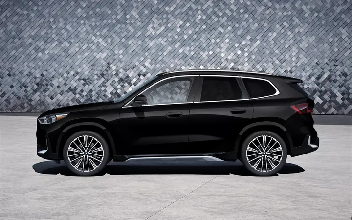 BMW X1 2026: сколько стоит новый кроссовер в России и какие версии доступны