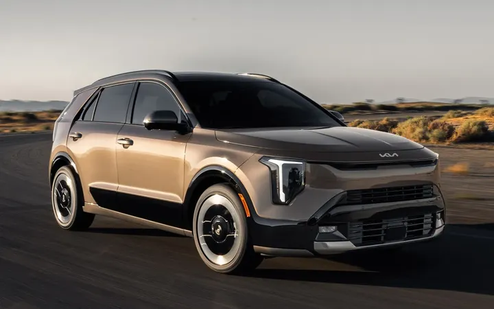 Kia Niro 2026 года: выбираем версию гибридного кроссовера