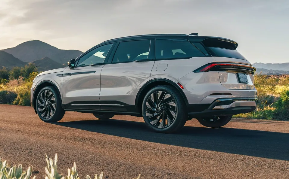 Lincoln Nautilus 2026 — SUV / кроссовер
