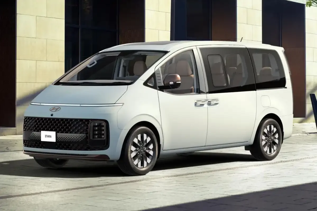 Hyundai Staria 2026 года: какой мотор выбрать для семьи и бизнеса
