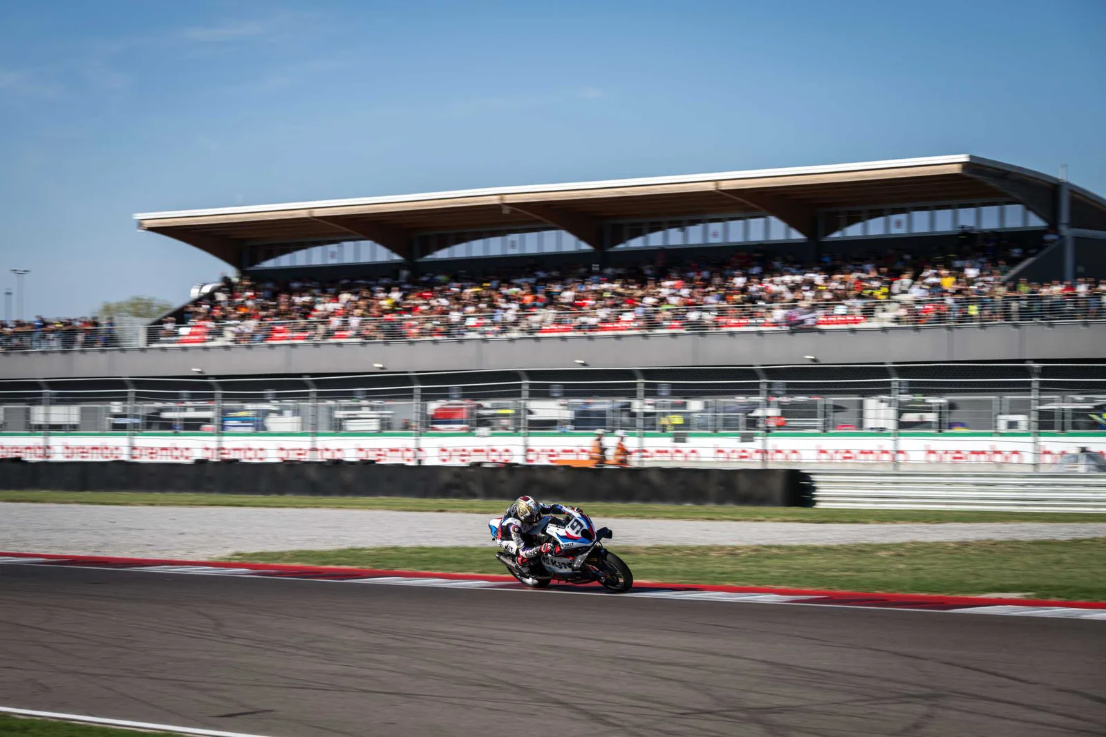 BMW Motorrad WorldSBK: прогресс в Кремоне, но подиум снова ускользнул