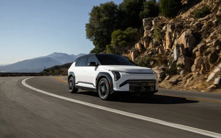 Kia EV3 признан «Зелёным автомобилем года», Carnival Hybrid — «Зелёным минивэном года»