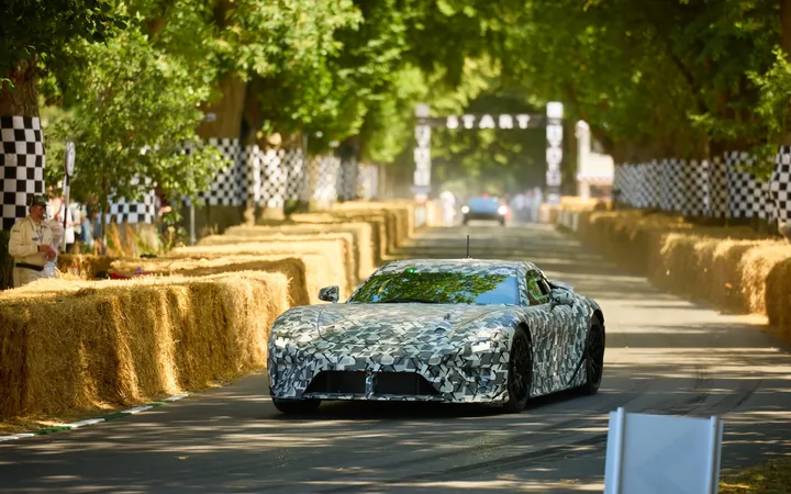 Lexus LFA Concept впервые проехал по трассе Фестиваля скорости в Гудвуде