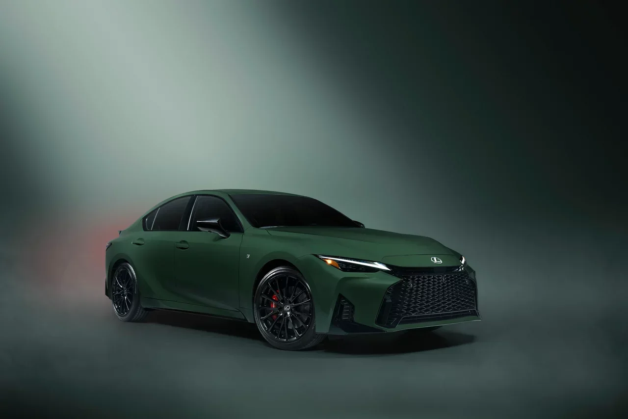Lexus представил спецверсию IS 2027 года к 25-летию модели