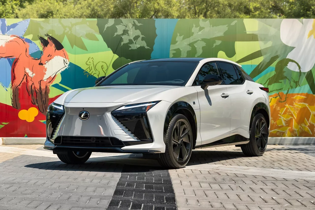 Lexus RZ 2026: больше мощности, новый запас хода и виртуальная «механика»