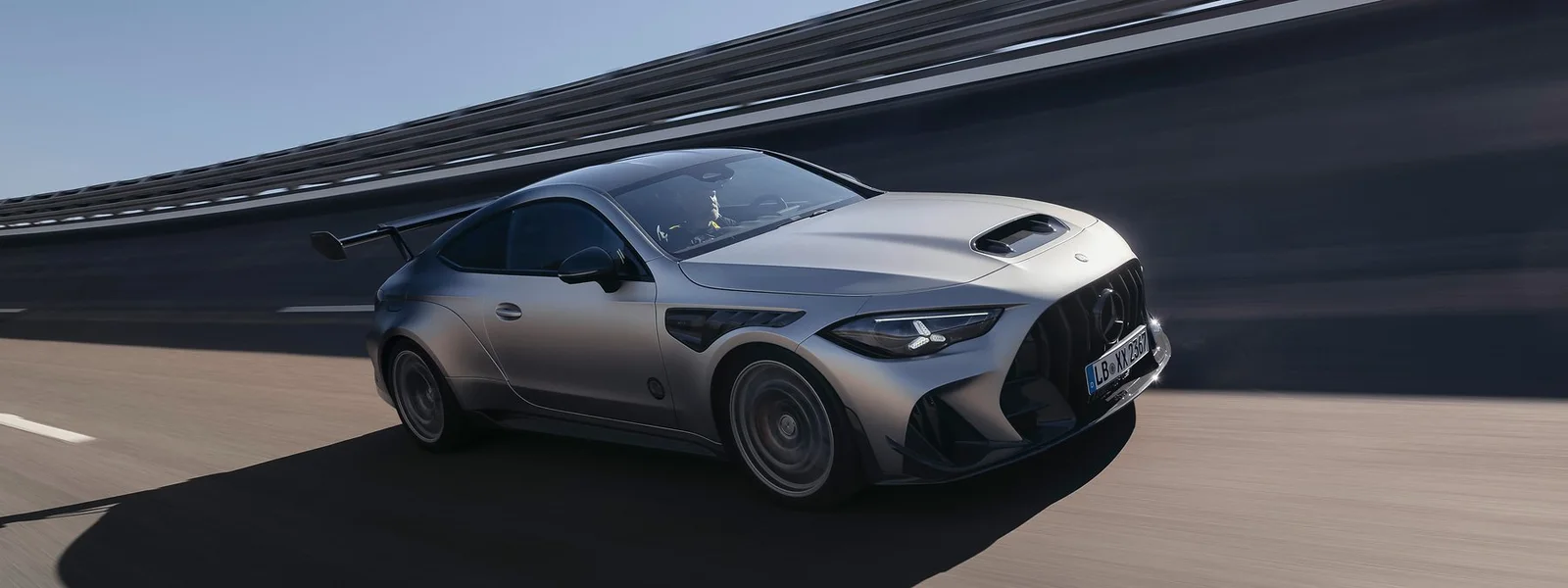 Mercedes-AMG CLE 646 Spezialanfertigung: 646-сильное купе с задним приводом и ручной сборкой