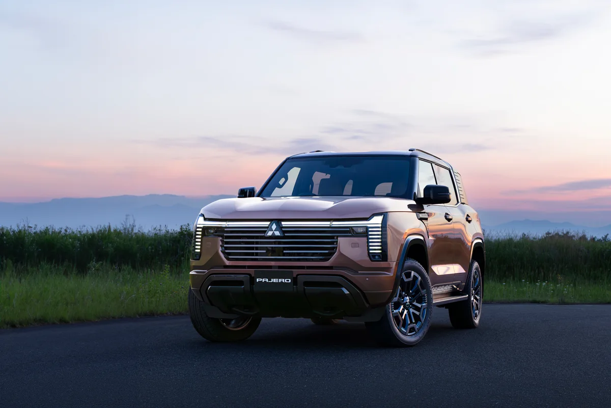 Mitsubishi представила новый Pajero: рамный внедорожник с дизелем и тремя рядами сидений