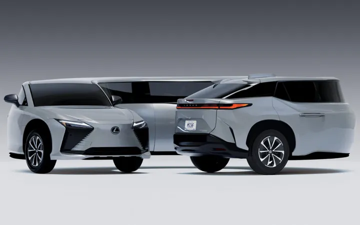 MSCHF превратила два электрифицированных Lexus в скульптуры для выставки MOTOMORPHOSIS