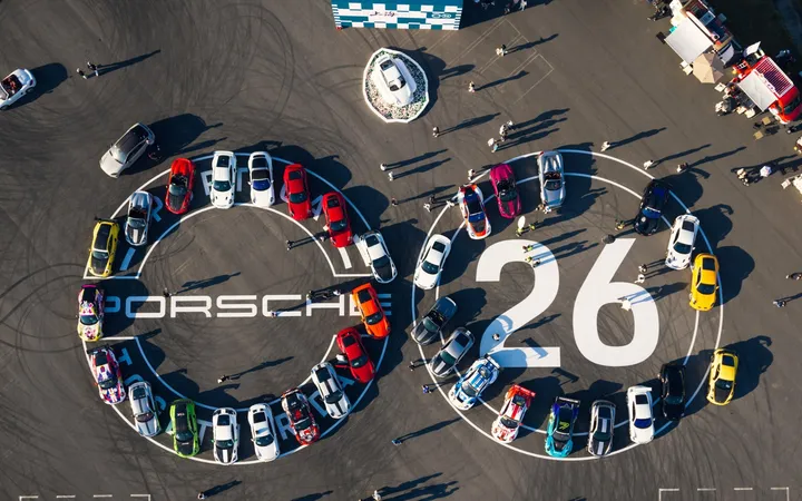 Porsche провела глобальный Sportscar Together Day 2026: 14 000 участников в 10 центрах