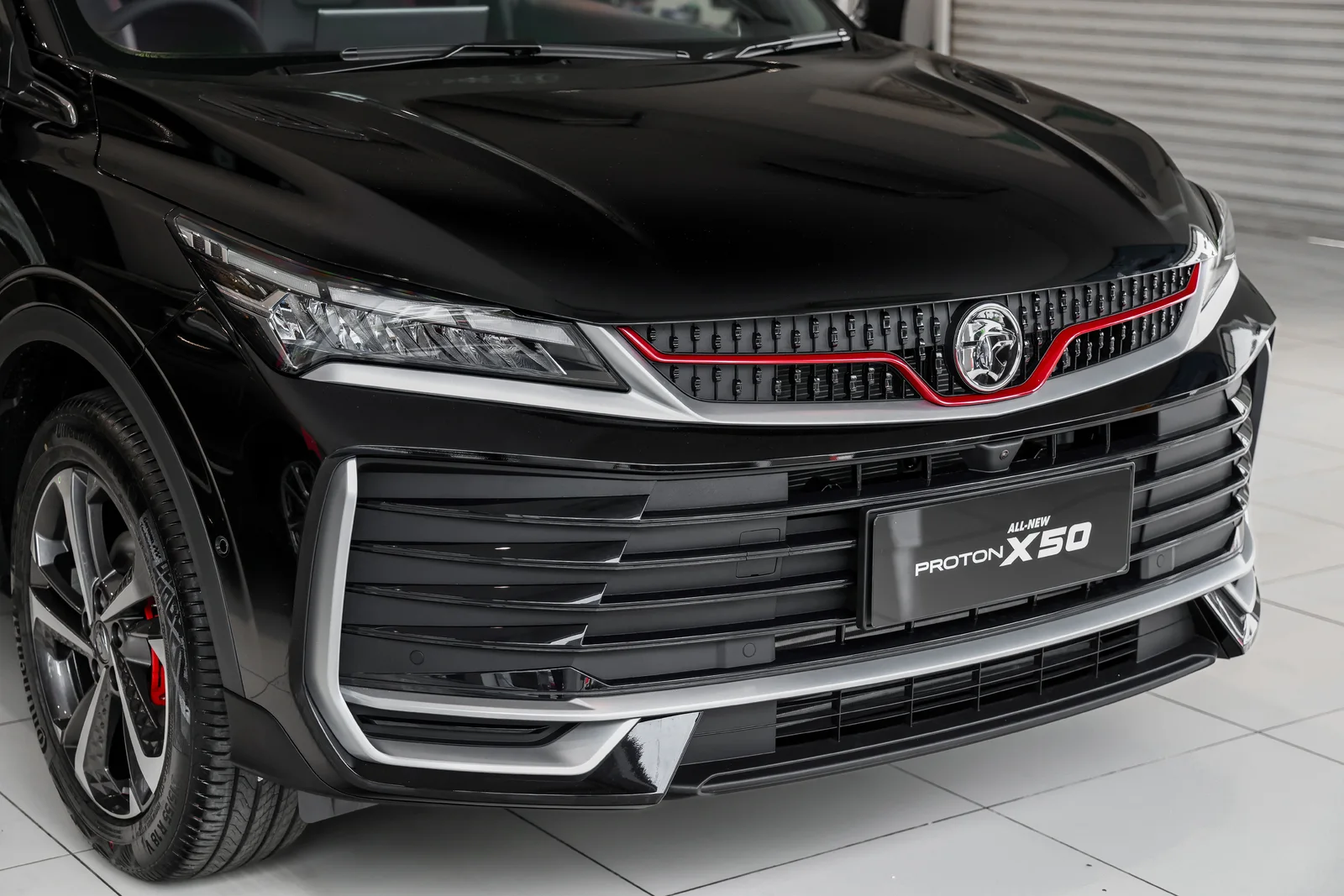 Proton X50 получил новый цвет Quartz Black для всех комплектаций