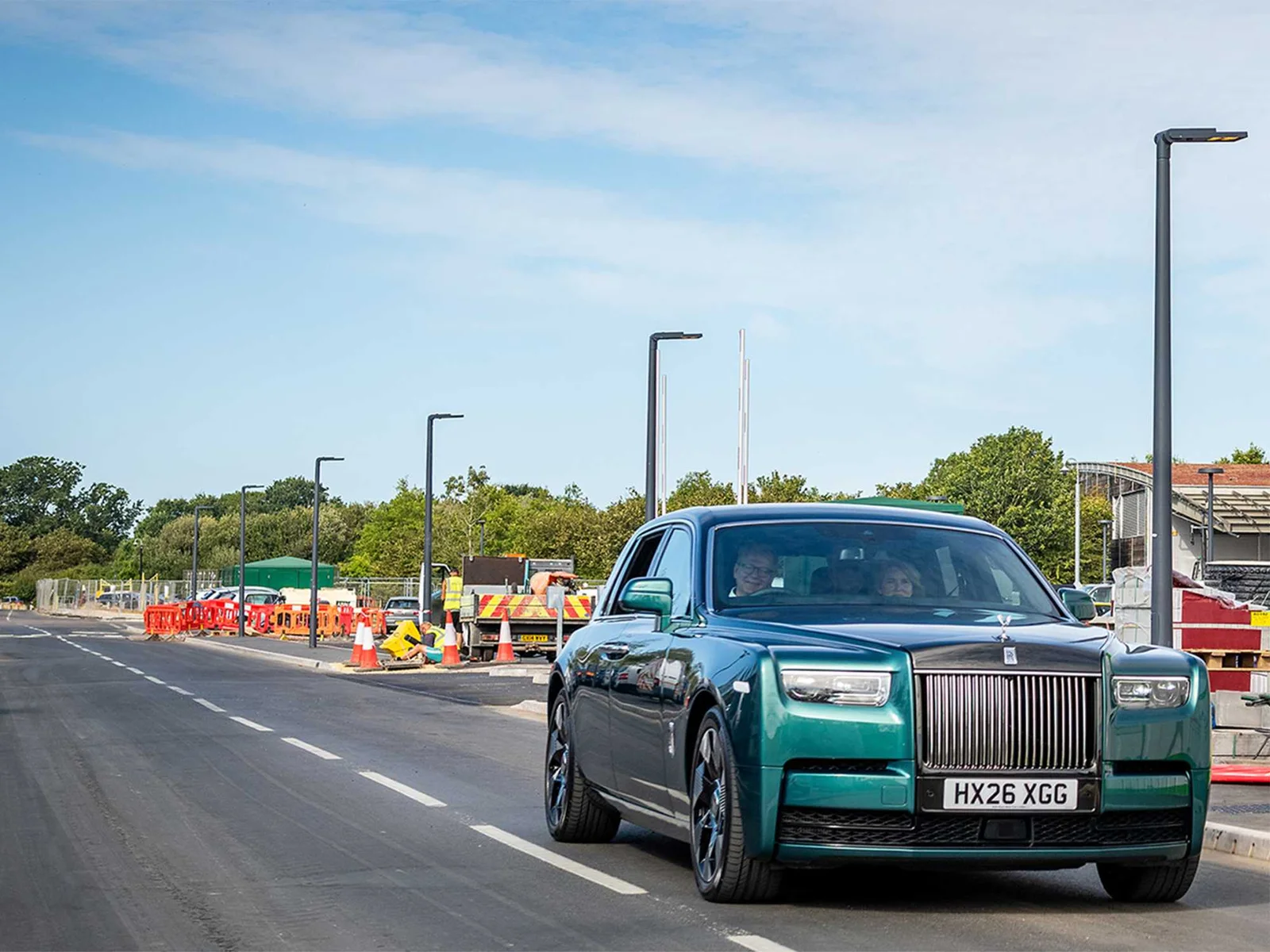 Rolls-Royce открыл новую внутреннюю дорогу The Link на заводе в Гудвуде