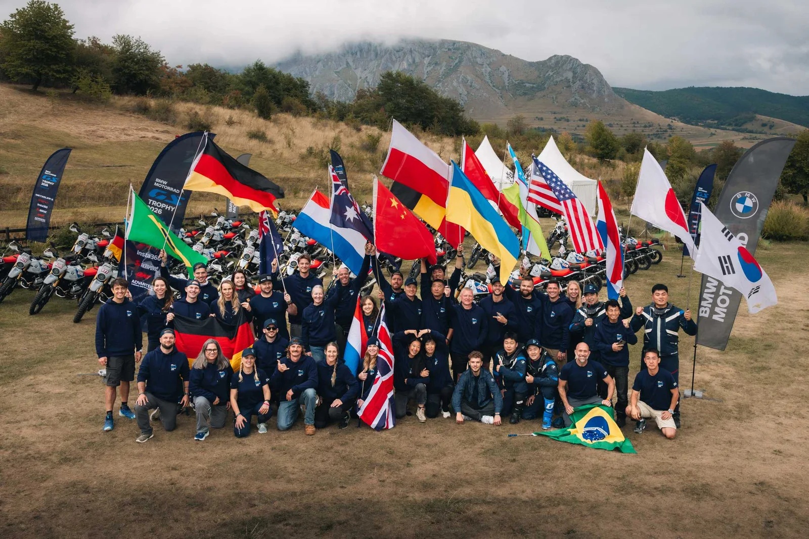 Стартовал BMW Motorrad International GS Trophy 2026 в Румынии: 13 команд, шесть дней и 1500 км по Карпатам